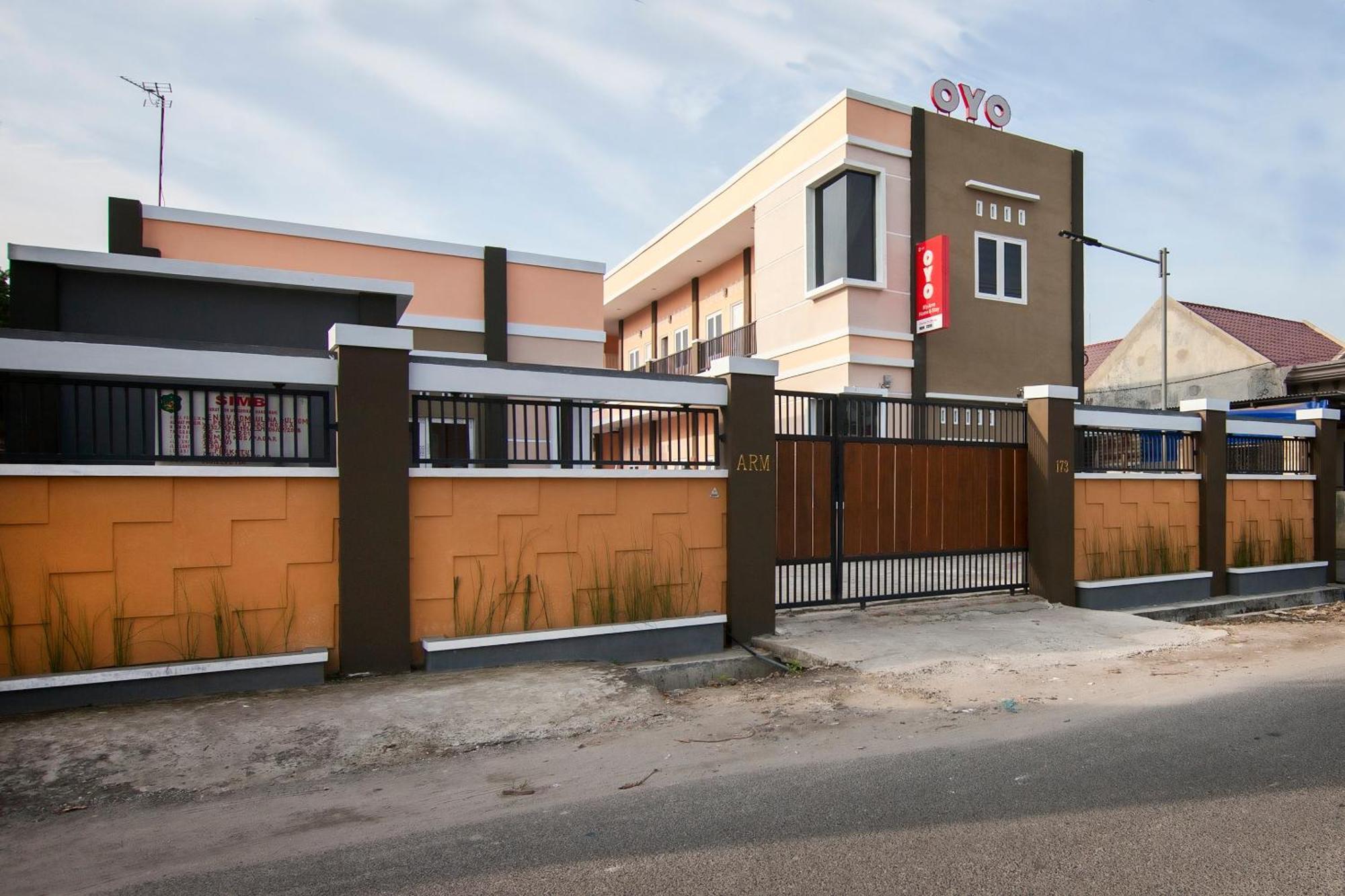 Oyo 725 My Arm Home & Stay Medan Exterior photo